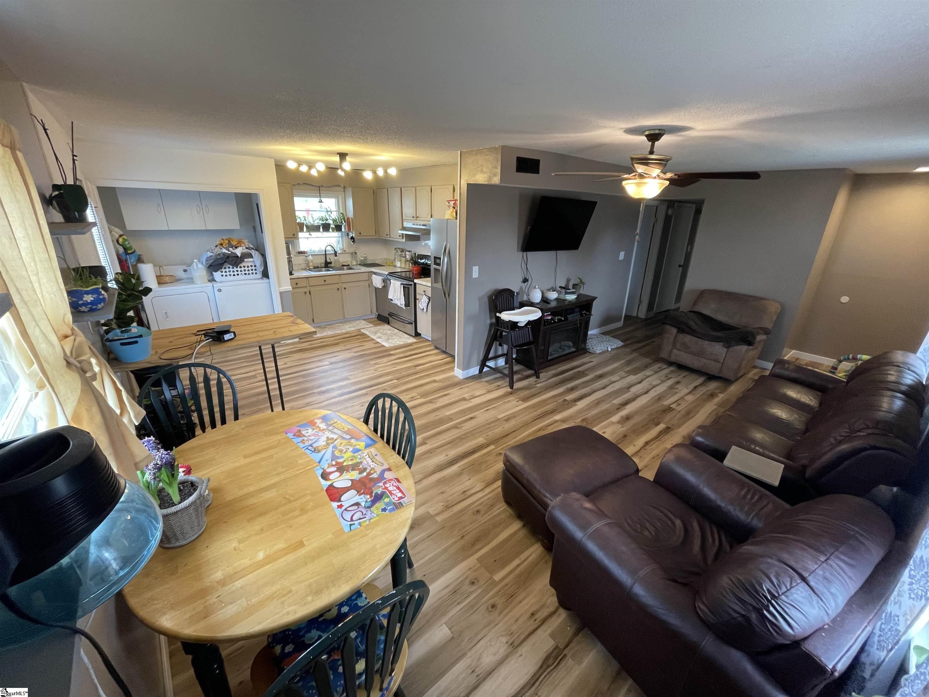 108 Strawberry Drive Inman, SC 29349 - Photo 5 of 18 Gallery Image 5