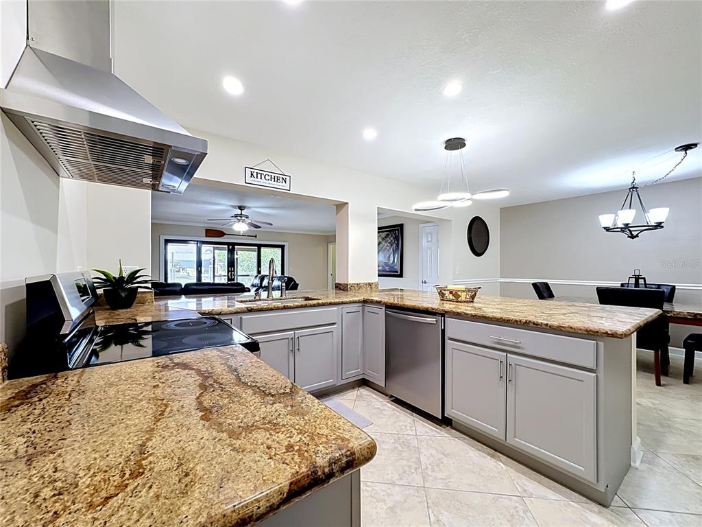 6517 Solitaire Palm Way Apollo Beach, FL 33572 - Photo 18 of 58