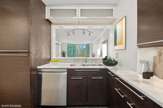 $525,000 | 195 North Harbor Drive, Unit 2908, Chicago, IL 60601