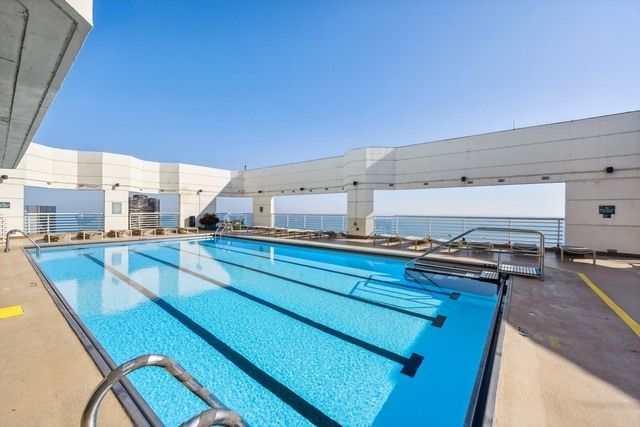 $525,000 | 195 North Harbor Drive, Unit 2908, Chicago, IL 60601