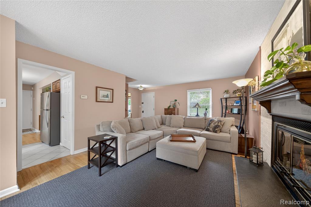 3560 Beach Road Troy, MI 48084 - Photo 9 of 34