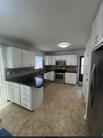 $3,200 | 20564 Elizabeth Avenue, Prairie View, IL 60089