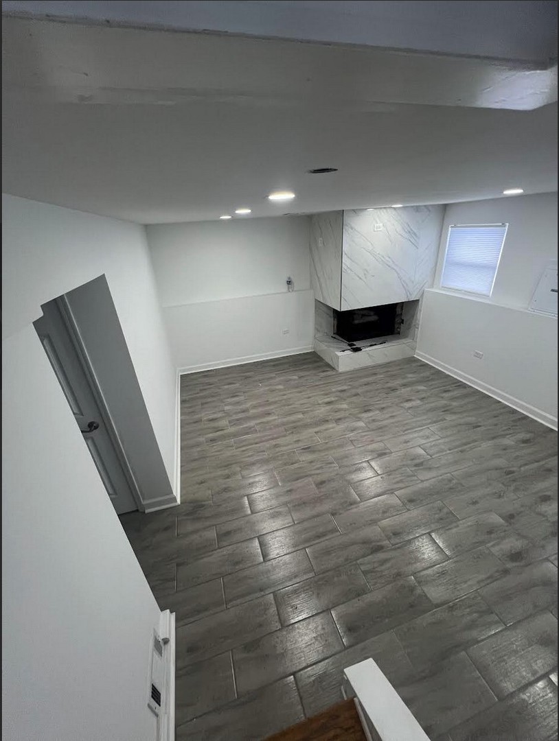 20564 Elizabeth Avenue Prairie View, IL 60089 - Photo 3 of 9 a view of an empty room