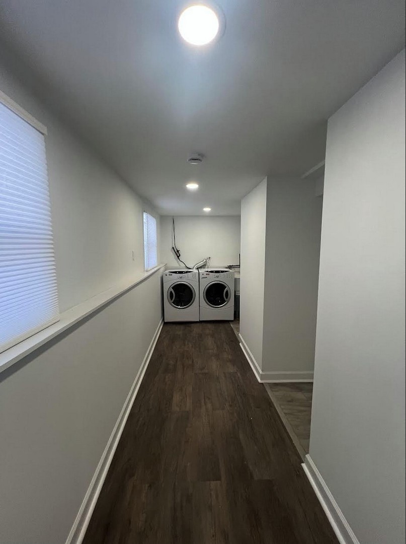 20564 Elizabeth Avenue Prairie View, IL 60089 - Photo 7 of 9 a view of a hallway