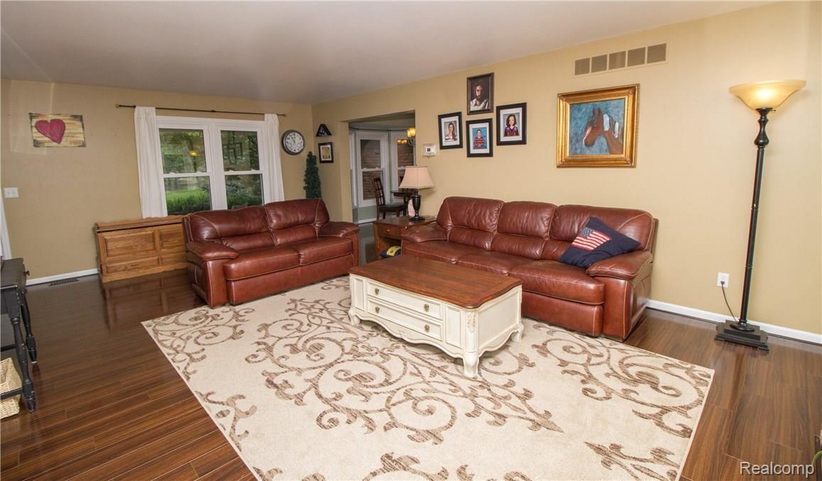 5955 Thomas Road Oxford, MI 48371 - Photo 13 of 46 FamilyRoom4.jpg