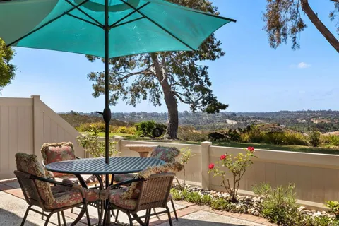 $895,000 | 136 South Jayton Lane, Encinitas, CA 92024