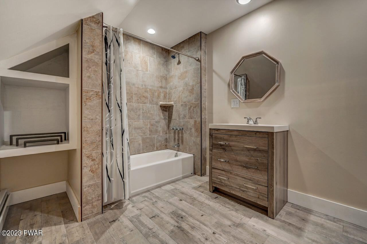 126 Schuman Road Damascus, PA 18415 - Photo 21 of 35 Second Floor Full Bath