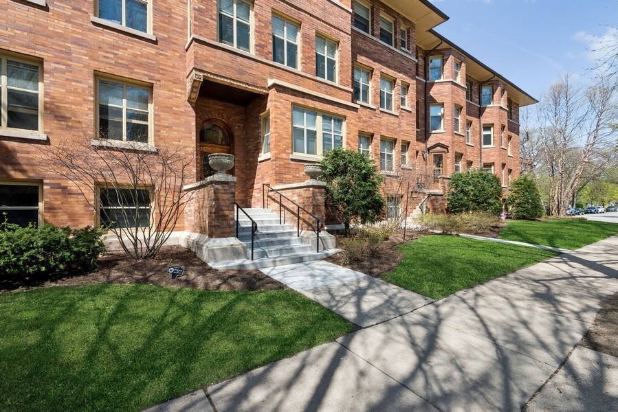 936 Hinman Avenue, Unit 1S Evanston, IL 60202 - Photo 1 of 13