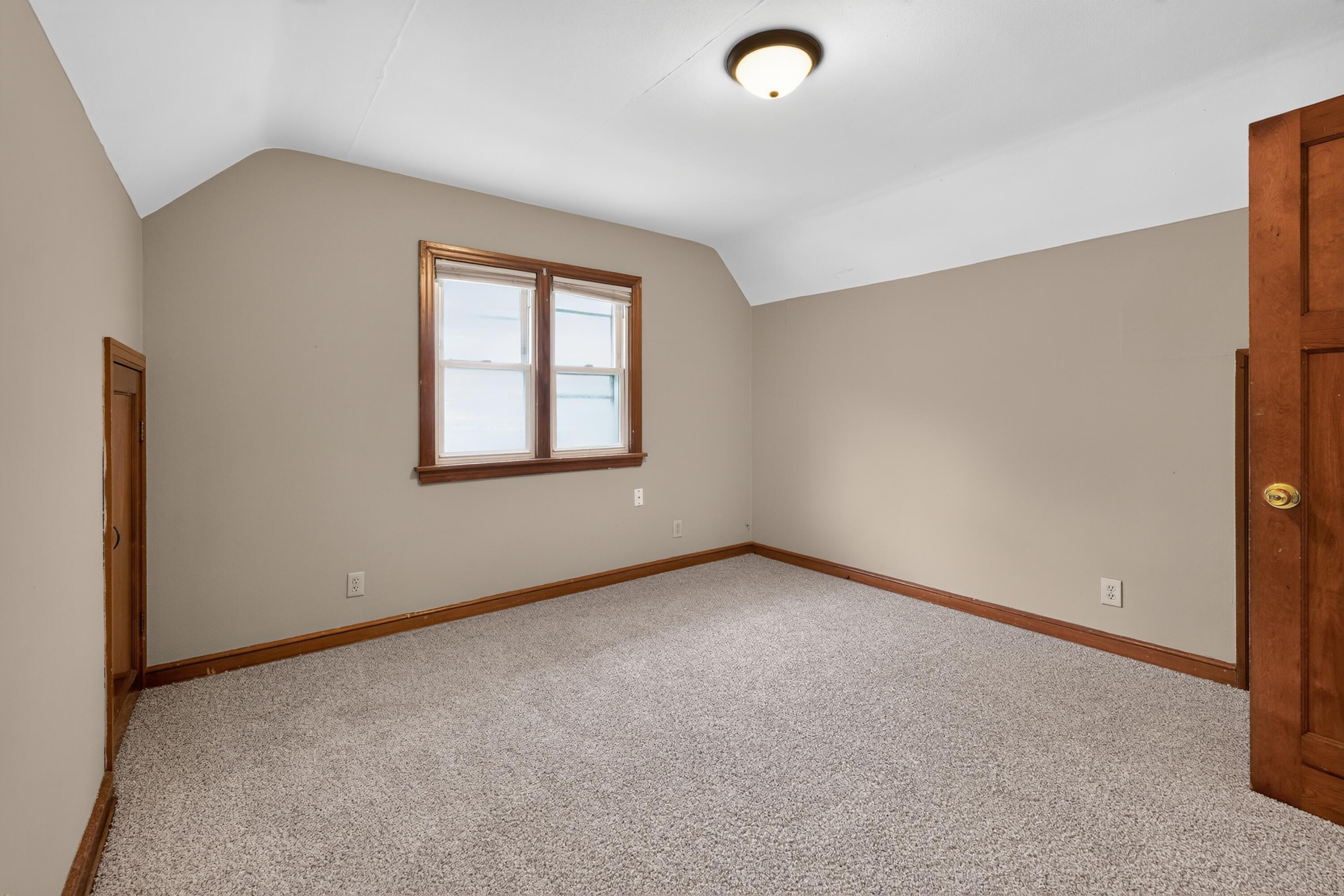 4109 North 39th Street Milwaukee, WI 53216 - Photo 21 of 37 15_4109_N_39th_St-Living_room-8807
