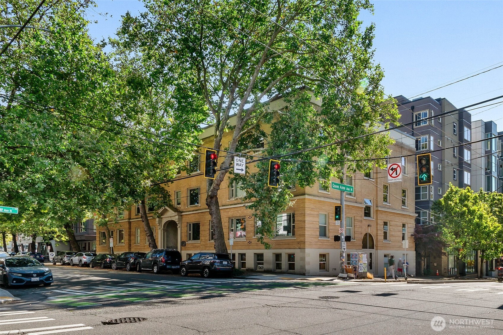 7 Harrison Street, Unit 26 Seattle, WA 98109 - Photo 5 of 30