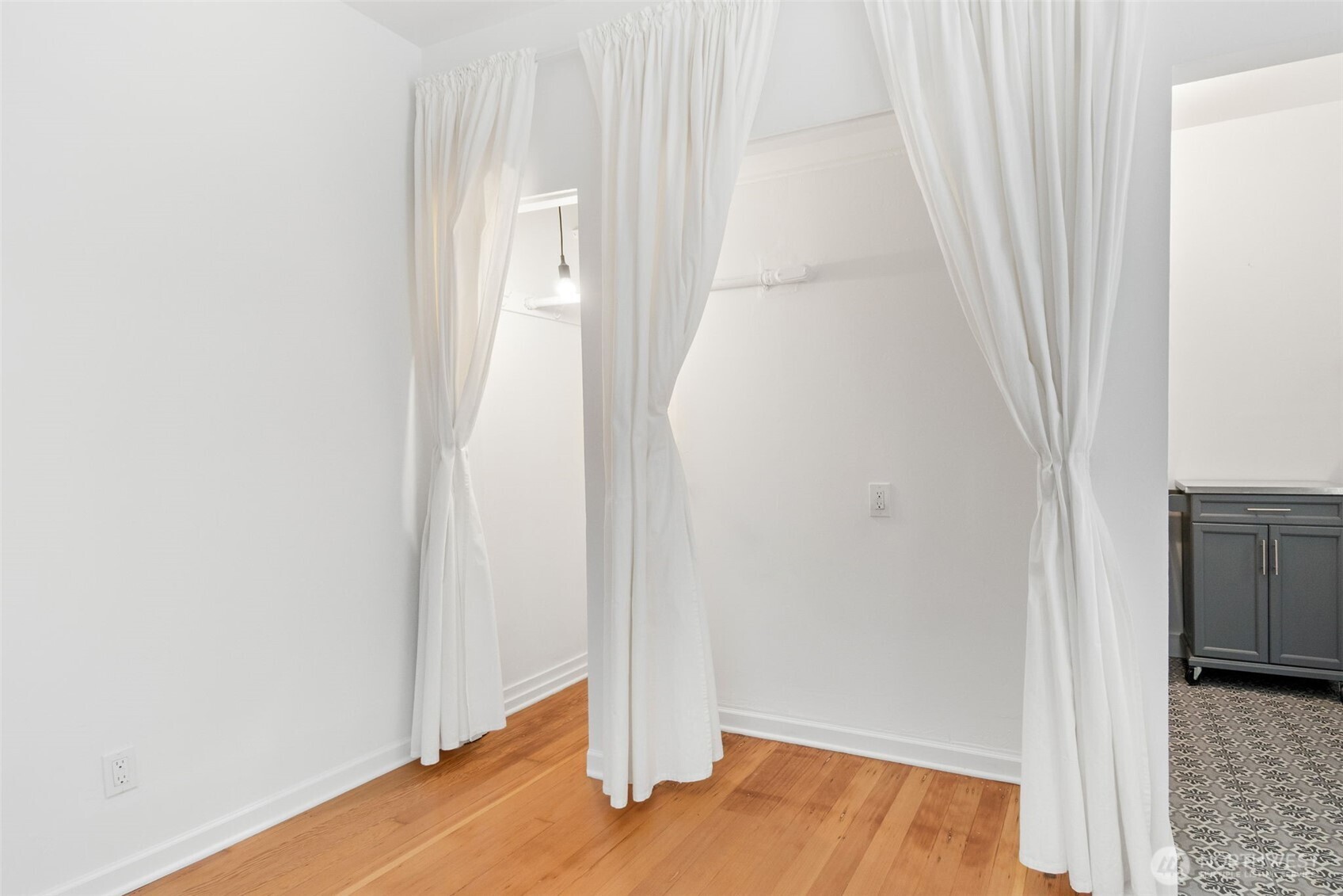 7 Harrison Street, Unit 26 Seattle, WA 98109 - Photo 10 of 30