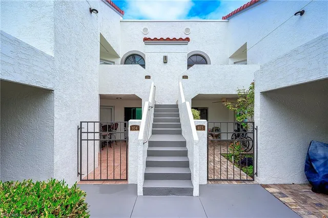 $740,000 | 601 Beachwalk Circle, Unit L104, Naples, FL 34108