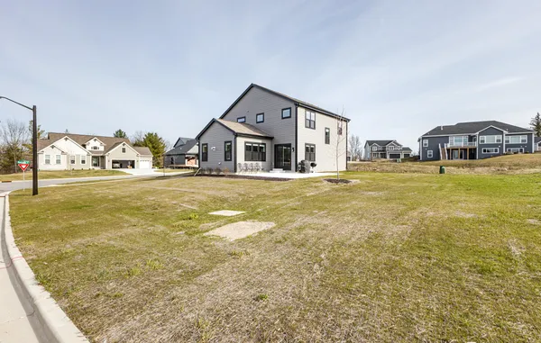 $749,900 | W206-n5693 Muirfield Drive, Menomonee Falls, WI 53051