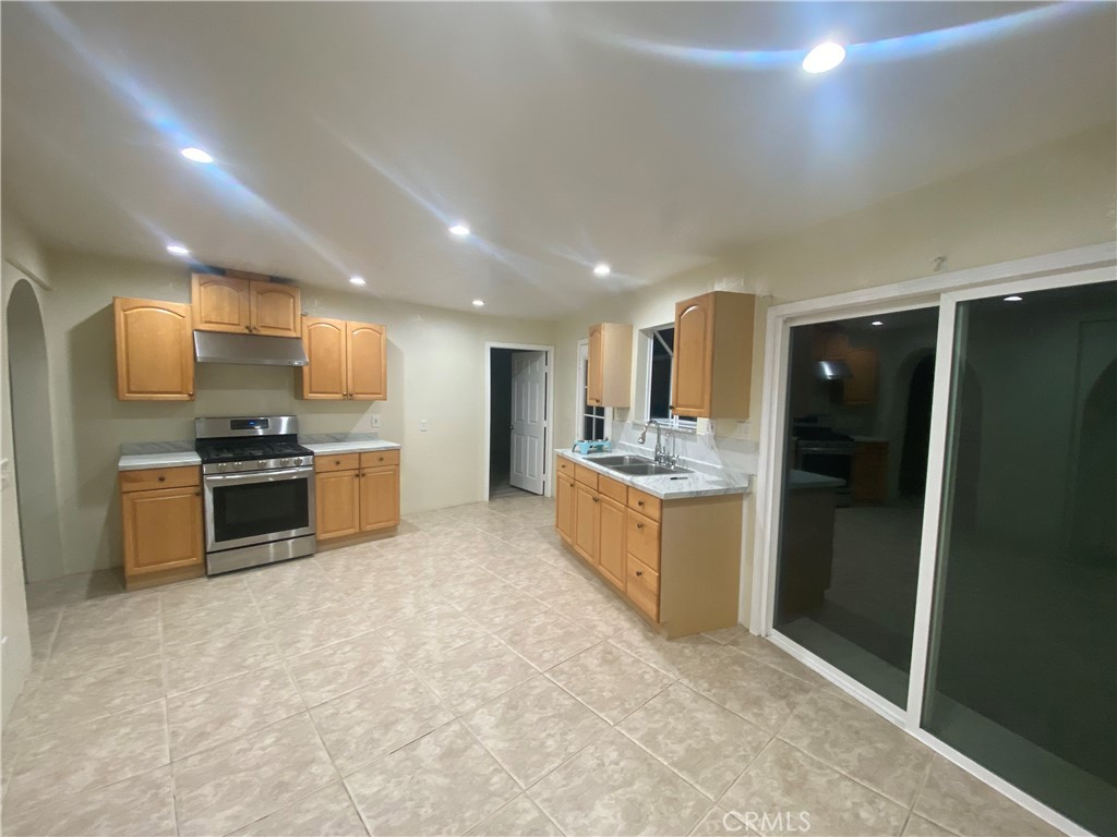 141 Harding Avenue Anaheim, CA 92804 - Photo 3 of 15 Open kitchen area, Family room