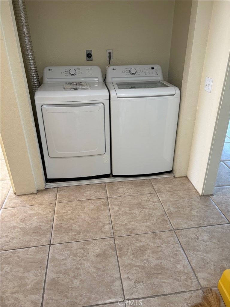 141 Harding Avenue Anaheim, CA 92804 - Photo 9 of 15 Inside laundry