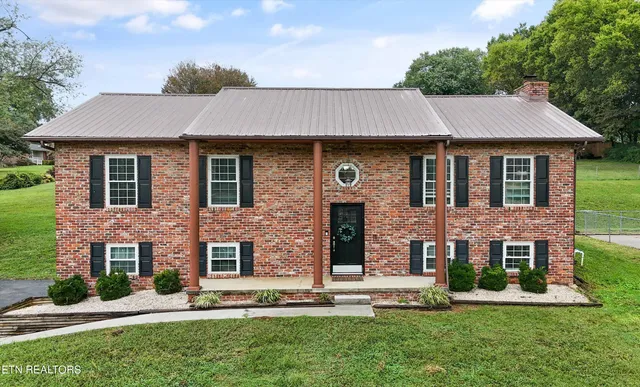 $469,900 | 100 Foster Drive, Lenoir City, TN 37772