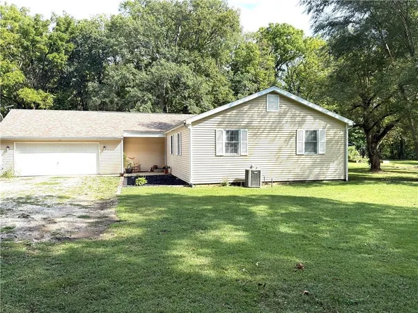 $239,900 | 16944 East 3130 North Road, Alvin, IL 61811