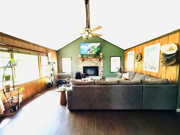 $239,900 | 16944 East 3130 North Road, Alvin, IL 61811