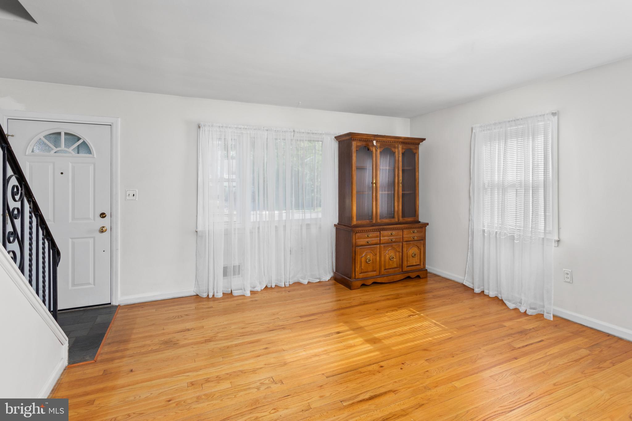 20 Doreen Road Hamilton, NJ 08690 - Photo 4 of 25 Living Room