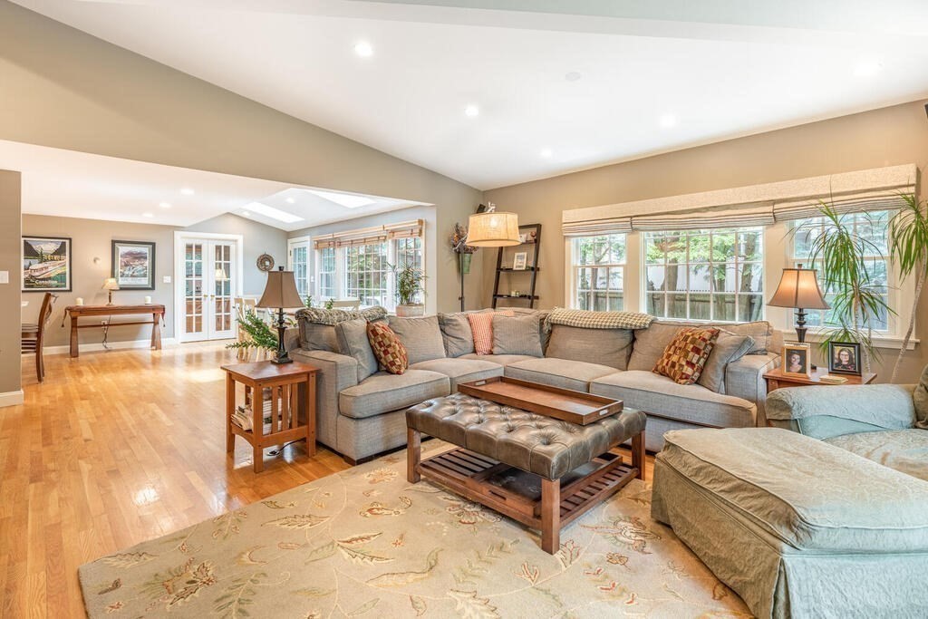 403 Hillcrest Road Needham, MA 02492 - Photo 12 of 35