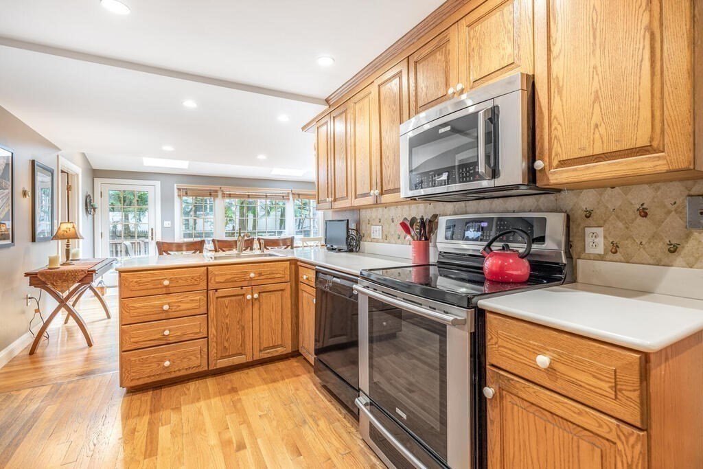 403 Hillcrest Road Needham, MA 02492 - Photo 14 of 35