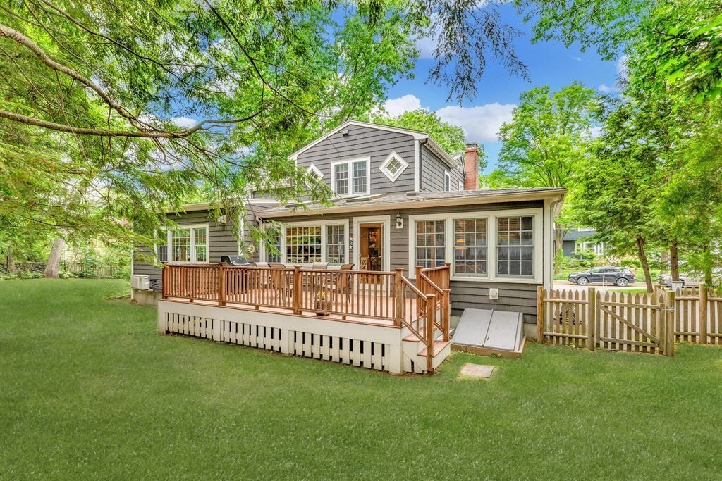 403 Hillcrest Road Needham, MA 02492 - Photo 5 of 35
