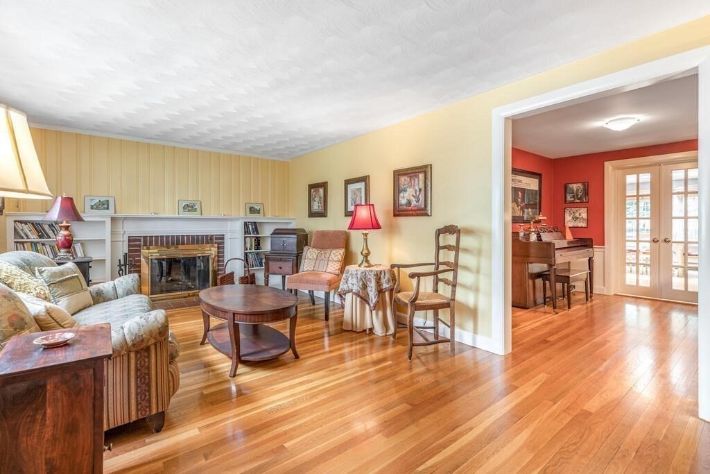 403 Hillcrest Road Needham, MA 02492 - Photo 7 of 35