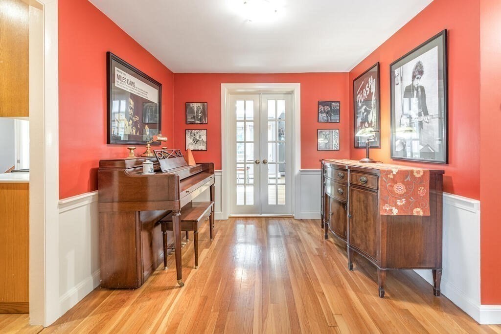 403 Hillcrest Road Needham, MA 02492 - Photo 8 of 35