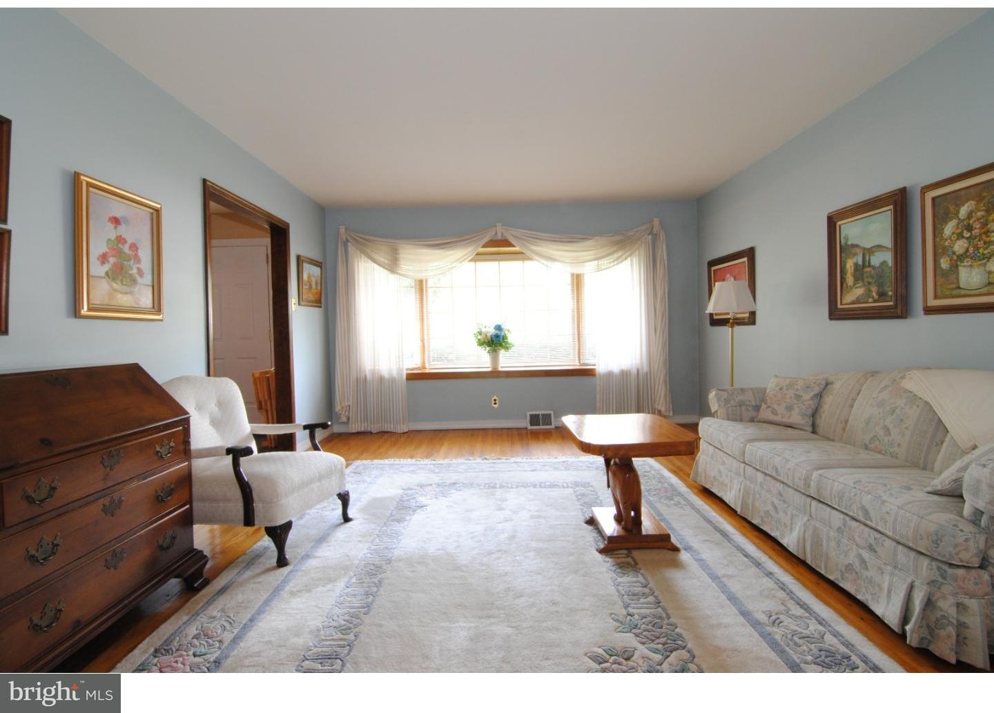 753 Mueller Road Warminster, PA 18974 - Photo 7 of 25 Living Room