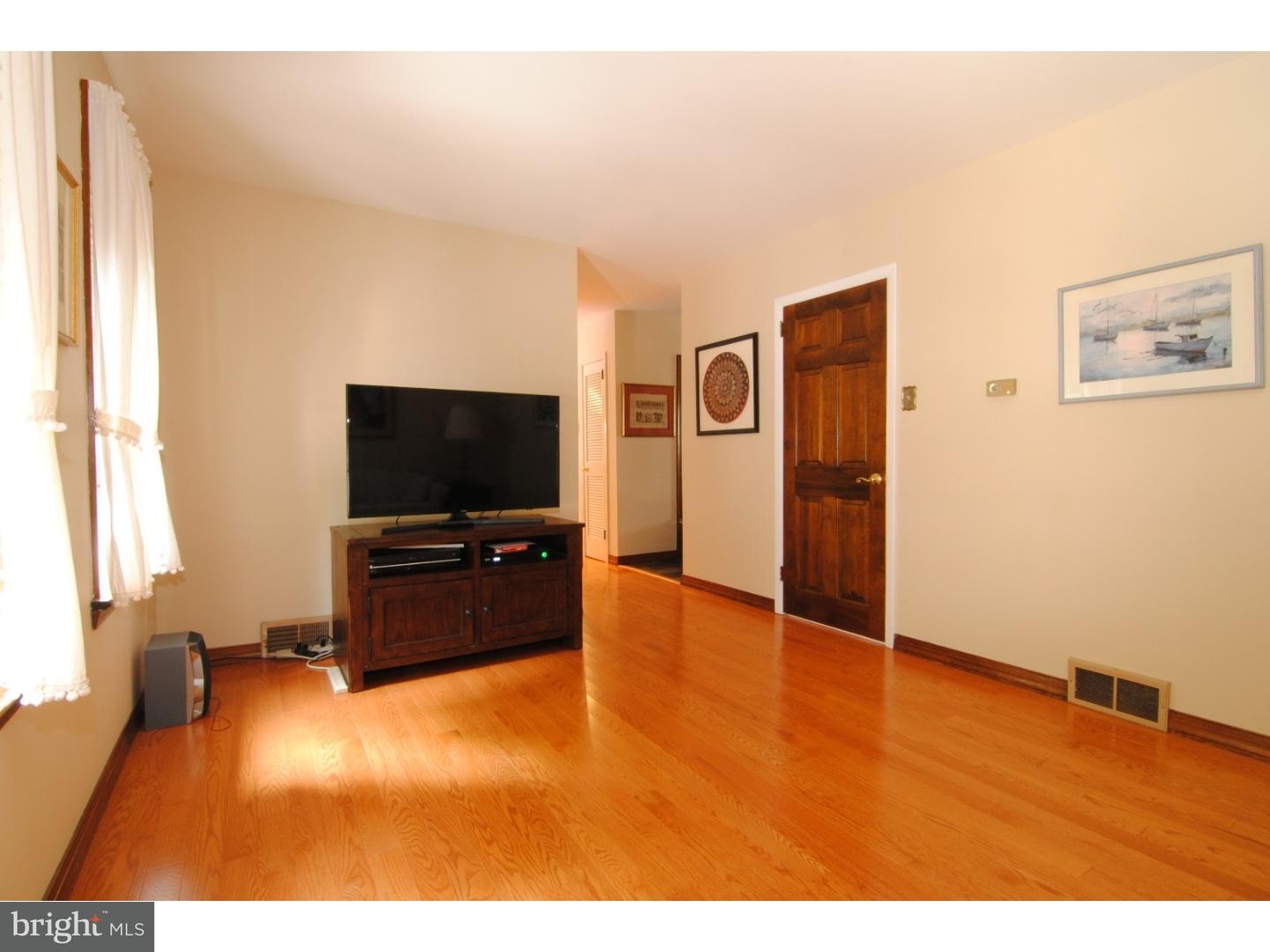 753 Mueller Road Warminster, PA 18974 - Photo 9 of 25 Family Room