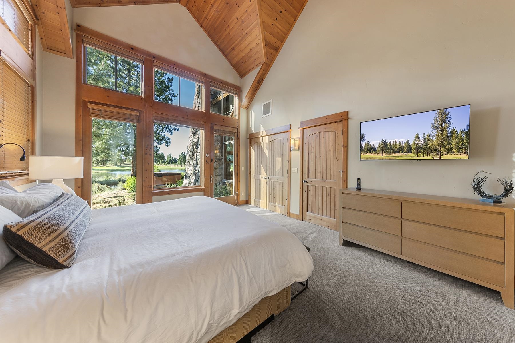 12303 Lookout Loop, Unit F0913 Truckee, CA 96161 - Photo 10 of 27 a spacious bedroom with a bed and a large window