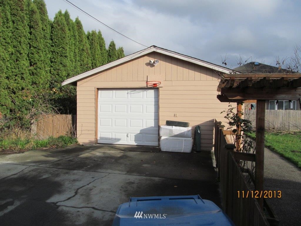 566 Orcas Avenue Northeast Renton, WA 98059 - Photo 13 of 15