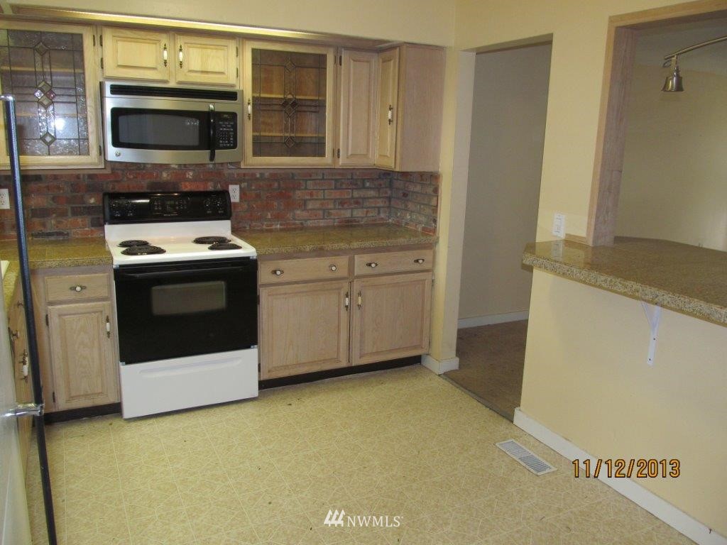 566 Orcas Avenue Northeast Renton, WA 98059 - Photo 3 of 15