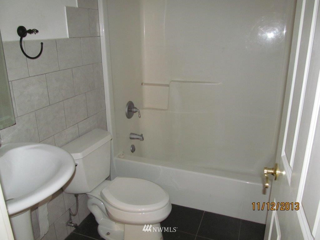 566 Orcas Avenue Northeast Renton, WA 98059 - Photo 7 of 15