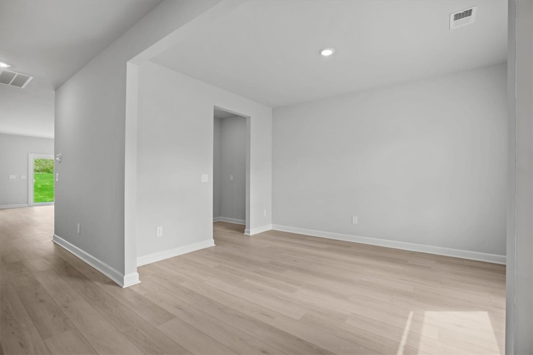 205 Tantalus Street Gray Court, SC 29645 - Photo 5 of 45