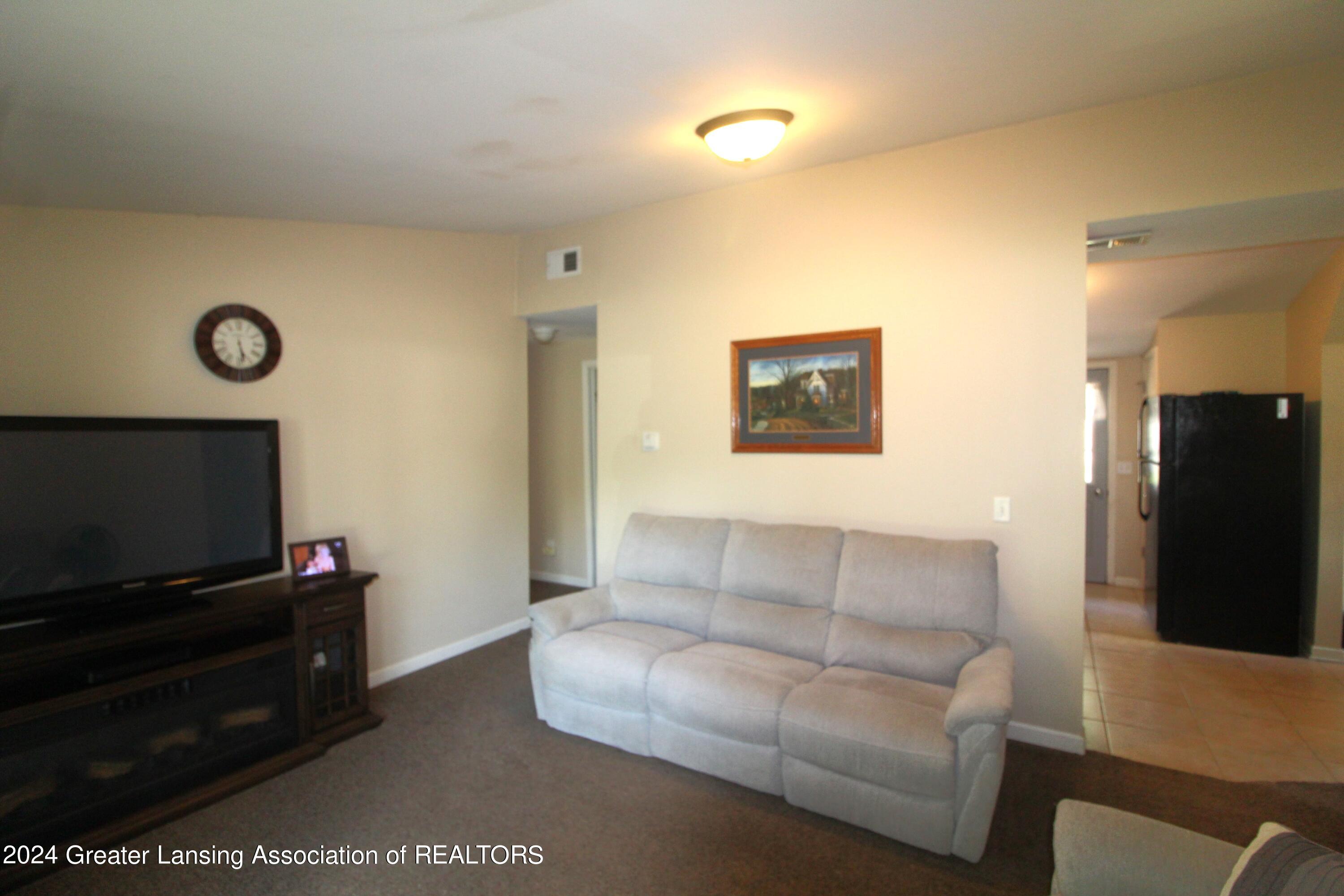 602 Cedarwood Street Dewitt, MI 48820 - Photo 7 of 24 cedar living 2