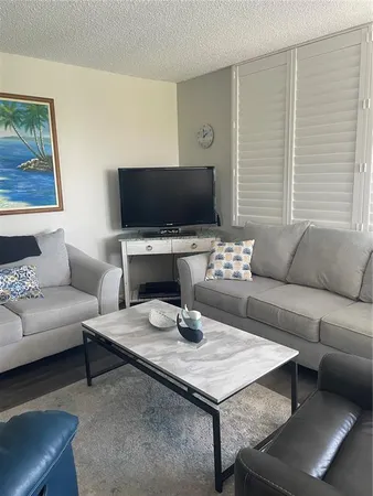 $2,000 | 6104 Palma Del Mar Boulevard South, Unit 304, St. Petersburg, FL 33715