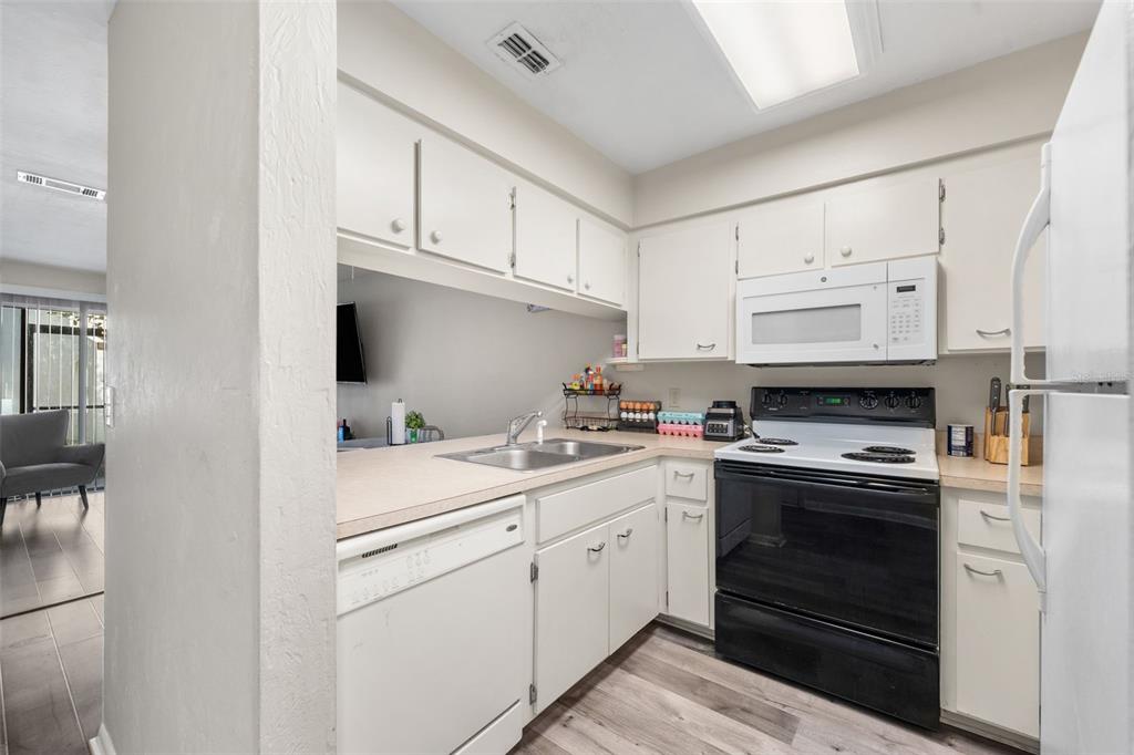 2635 Southwest 35th Place, Unit 307 Gainesville, FL 32608 - Photo 5 of 24