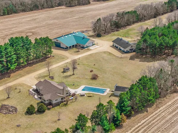$1,589,000 | E10059 Block Prairie, Prairie du Sac, WI 53578