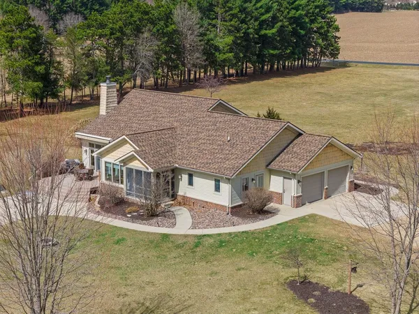 $1,589,000 | E10059 Block Prairie, Prairie du Sac, WI 53578