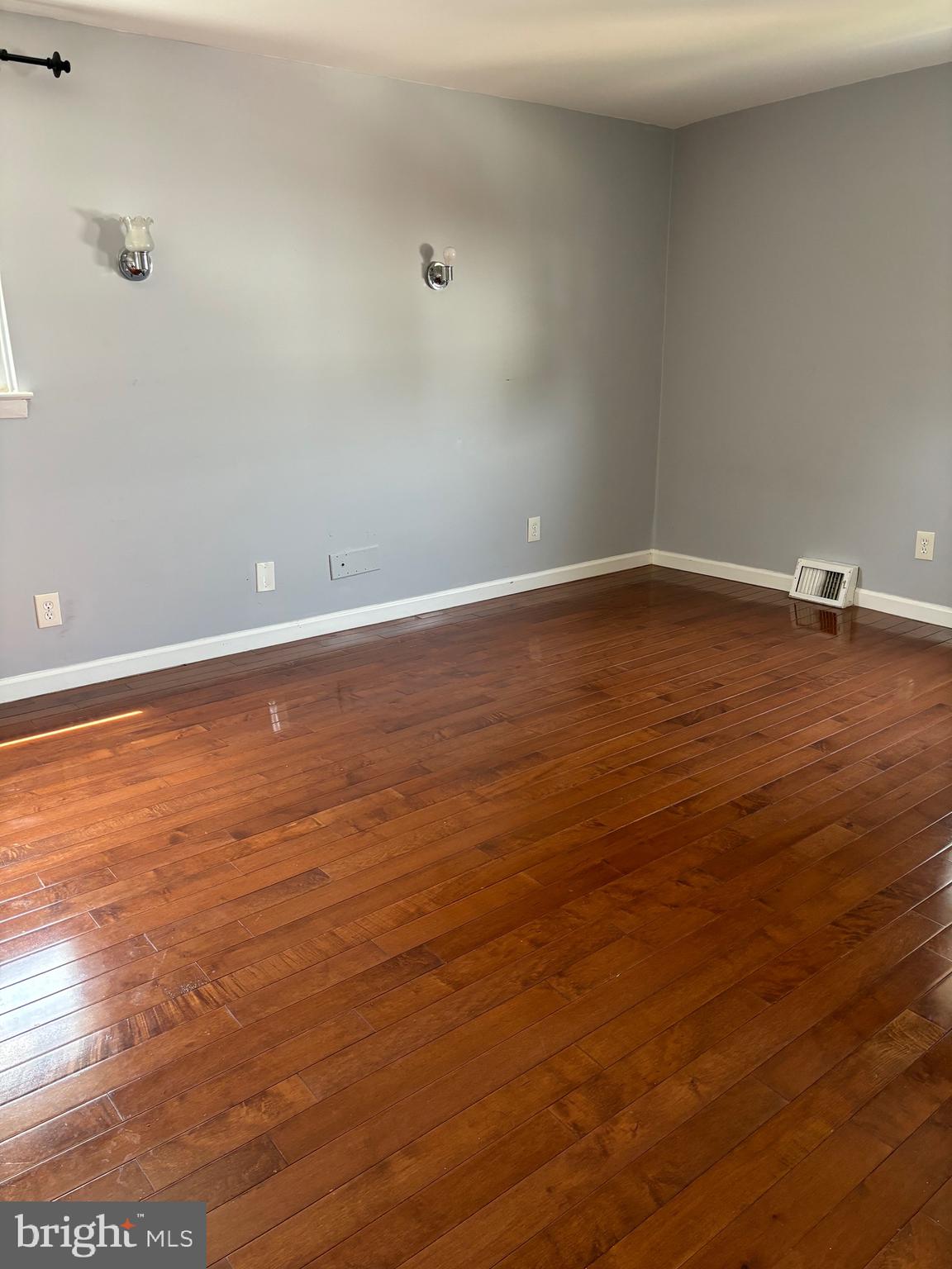9009 Eastview Road Philadelphia, PA 19152 - Photo 6 of 15 Gallery Image 6