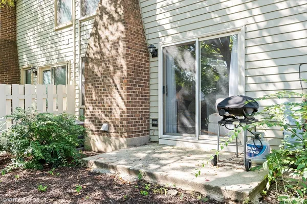 $2,500 | 163 Bright Ridge Drive, Schaumburg, IL 60194