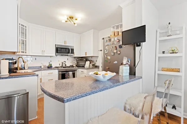 $2,500 | 163 Bright Ridge Drive, Schaumburg, IL 60194