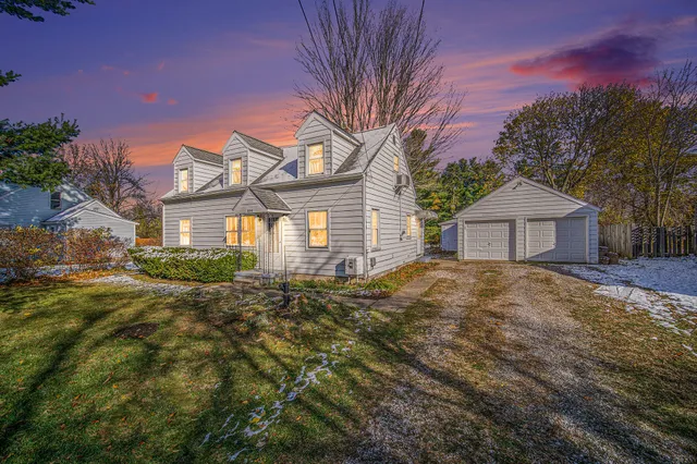 $205,000 | 800 South Union Street, Tecumseh, MI 49286