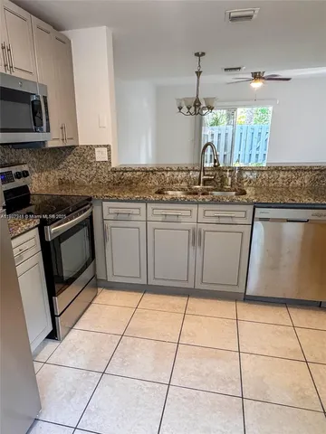 $427,000 | 1921 Northeast 15th Avenue, Fort Lauderdale, FL 33305
