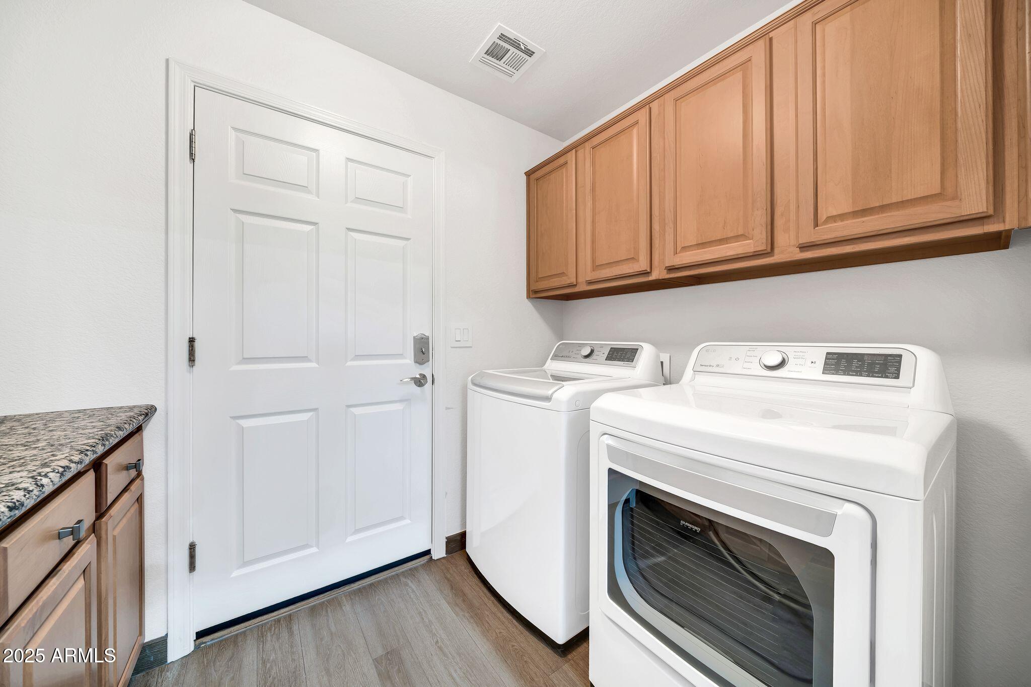 3228 East Fremont Road Phoenix, AZ 85042 - Photo 27 of 39 Laundry/Mud Room