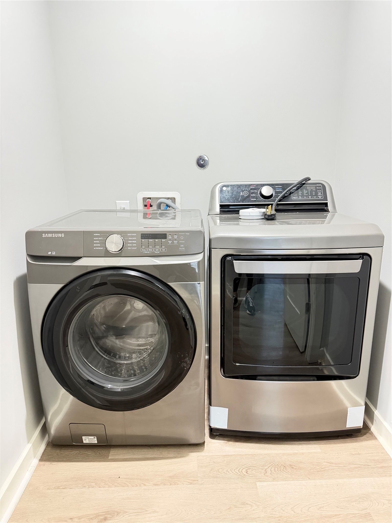 8402 Double, Unit B Houston, TX 77088 - Photo 19 of 21 a utility room with dryer and washer