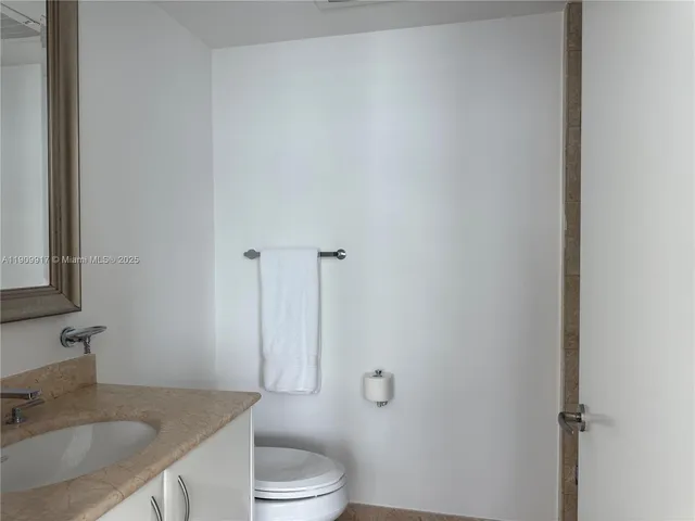 a close up view of a washer and dryer