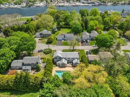 $1,350,000 | 6 Driftwood Lane, Barrington, RI 02806
