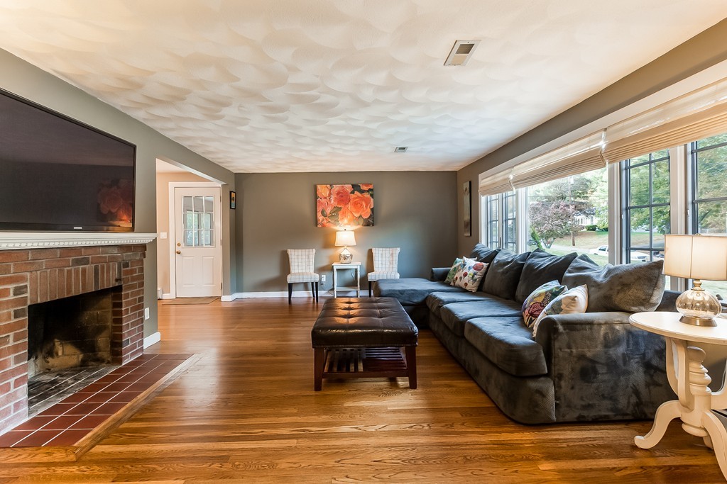 29 Hiram Road Framingham, MA 01701 - Photo 3 of 24 Gallery Image 3